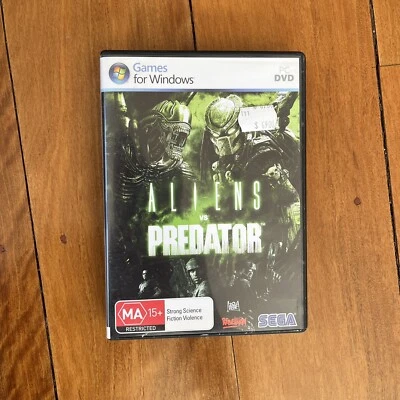 Aliens V Predators Game (2 discs) PC DVD - Image 1 of 3