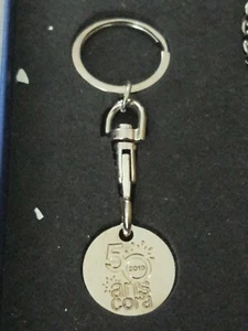 JETON DE CADDIE PORTE CLES METAL CORA "TRES RARE" 50 ANS 1969 2019 - Imagen 1 de 4