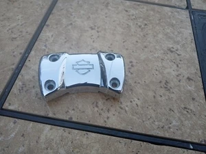 Original Harley OEM Top Riser Clamp For One And A Half Inch Handlebars... - Bild 1 von 5