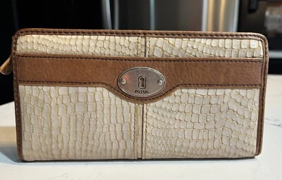 Fossil Womens Large Tan Leather Snakeskin Wallet Clutch Zip Around Credit Card - Image 1 of 4