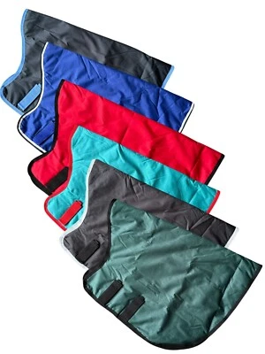 Alfombra de participación TURNER EQUESTRIAN cubierta para cuello desmontable 0 g 50 g 100 g 200 g impermeable Foto 1 de 4