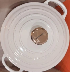 Le Creuset Signature Cocotte Ronde 20 cm Baiser weiß Gusseisen Kupfer Tomate - Bild 1 von 24
