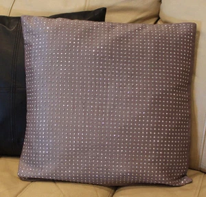 Atemberaubender Nieten Designer Kissenbezug von K und K 18X18 Dekorateur Neutral Taupe - Bild 1 von 7