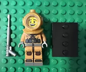 Lego Series 8 Diver 8833 Deep Sea Diver Minifigure Series 8 Helmet & Harpoon - Picture 1 of 2