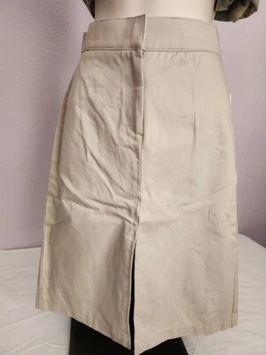 Falda XOXO In America And Abroad color caqui tostado abertura lápiz cintura: 26" longitud: 23" Foto 1 de 4