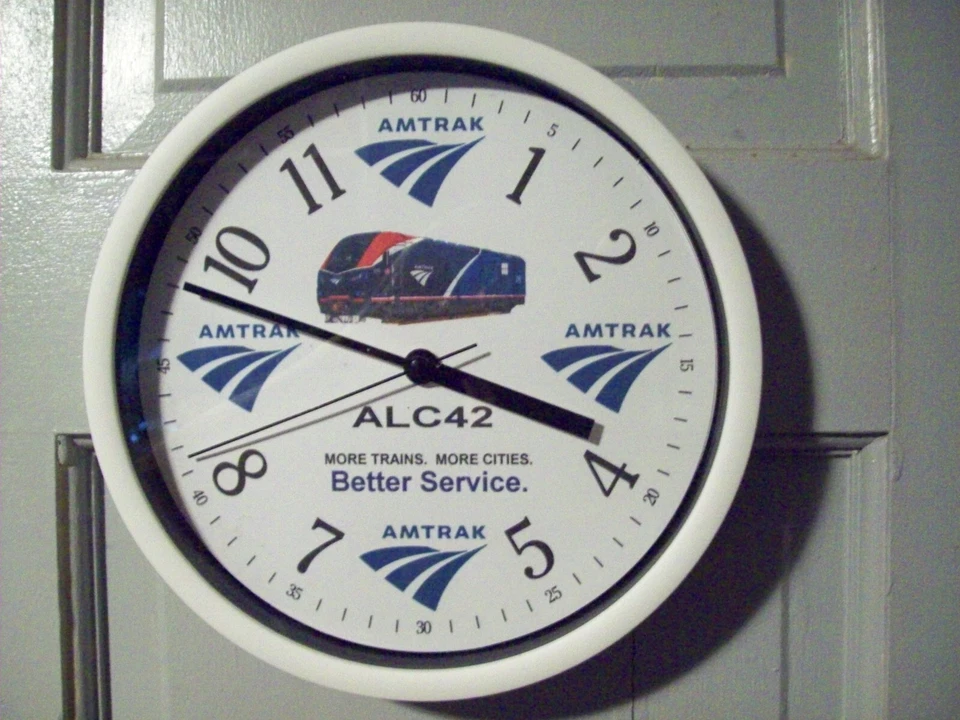 RELOJ DE PARED AMTRAK ALC42 TODO A BORDO CON AMTRAK Foto 1 de 1