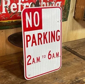 PLACA DE TRÁFICO ORIGINAL EE. UU. SIN ESTACIONAMIENTO 2AM A 6AM 46x30 US MAN CAVE PARKVERBO - Imagen 1 de 3