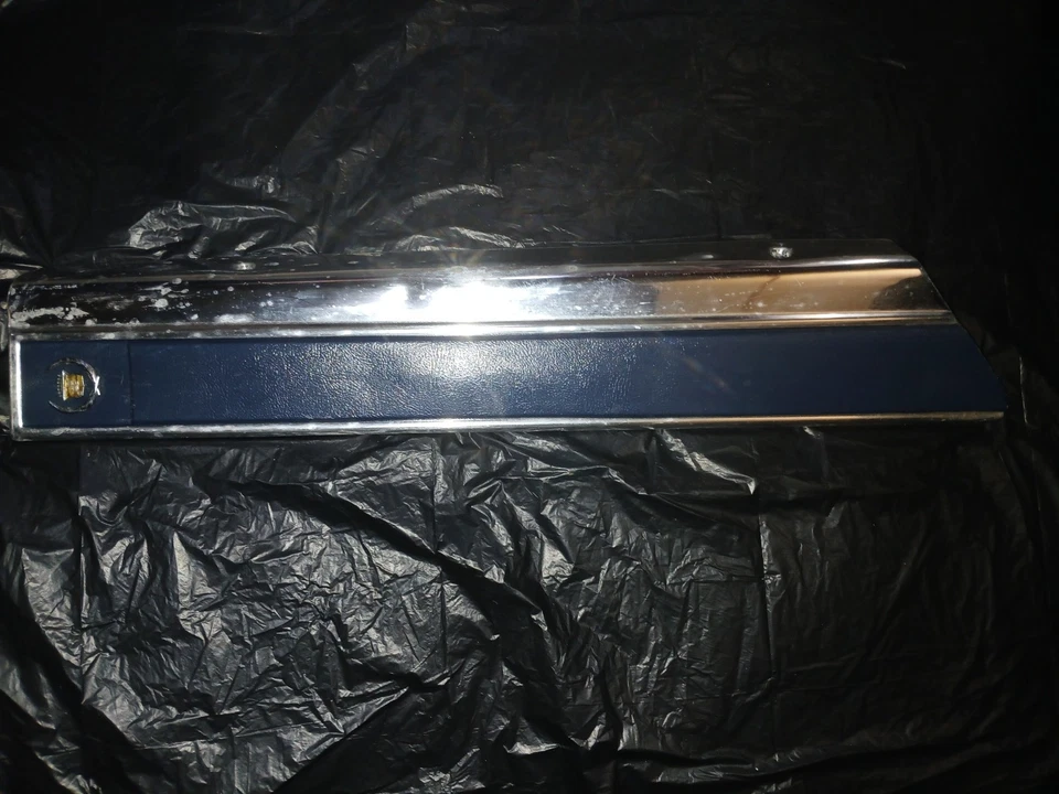 1988 凯迪拉克 Brougham 左驾驶员座椅装饰面板蓝色镀铬 — 第 1/4 张图片