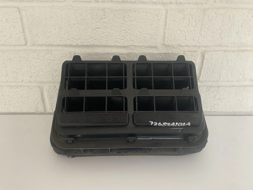 2015-2019 SUBARU OUTBACK LEFT OR RIGHT REAR CARGO AREA TRUNK VENT GRILLE OEM - Image 1 of 4