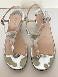 Prada Zehenstegsandalen Logo Silber Damen Größe 37 Gebraucht US 6,5 - Bild 1 von 8