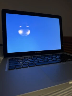 Apple MacBook Pro 13-inch 2011 - 2.3GHz, 4GB, 500GB SSD - Image 1 of 4