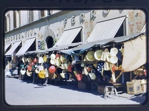 De colección 1953 35 mm Diapositiva - Florencia Italia Sombrero de Paja Tiendas - Kodachrome - Imagen 1 de 1