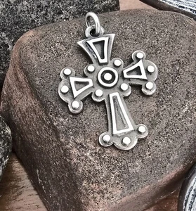 Retired James Avery Unique Cross Pendant 8.44 Grams Early Work - Picture 1 of 4