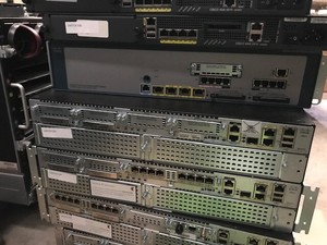 CISCO UC560-T1E1-K9 V02 Router For CISCO COLLAGOARTION CISCO UC560