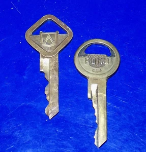 Pair of Vintage Ford U.S.A. Automobile Keys - B and I - Picture 1 of 2