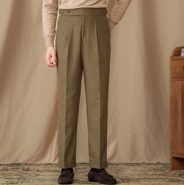 Pantalones para hombre Herringbone cintura ajustable tweed plisados delanteros con puños Foto 1 de 4