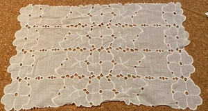 White Rectangular Doily - Picture 1 of 2