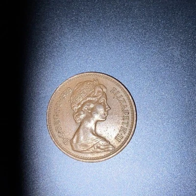 1979  Queen ELIZABETH II D.G REG. F.D. **EXTREMELY RARE" Coin 2 New Pence - Image 1 of 4