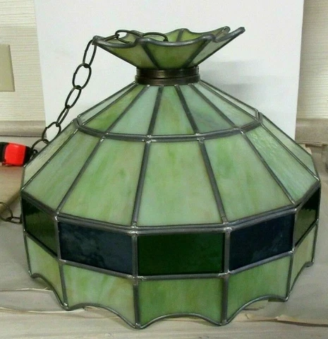 FINE VINTAGE 15"  LEADED SLAG TYPE GLASS HANGING LAMP  IN EXCELLENT SHAPE Cover