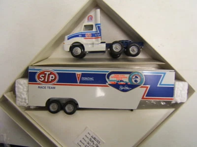 Winross Richard Petty 美国赛车场景 #11 STP 粉丝欣赏之旅 完好带盒 — 第 1/4 张图片