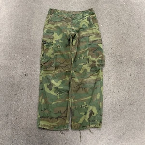 Pantalones cortos vintage 1969 ejército de EE. UU. ERDL selva Ripstop camuflaje pequeños Vietnam - Imagen 1 de 14