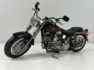 Ertl Harley Davidson Fat Boy Motorrad schwarz mit Flammen. Schön! Komplett, ohne Karton - Bild 1 von 6