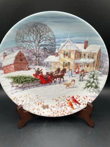 Lenox American Christmas Bringinging Home the Tree Schlitten Scheune Salat Dessert Teller - Bild 1 von 3