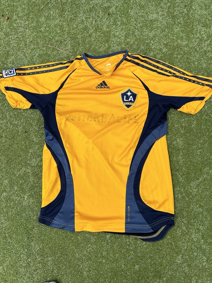 Camiseta de fútbol vintage Adidas LA Galaxy amarilla/azul marino para hombre (est) pequeña Foto 1 de 4