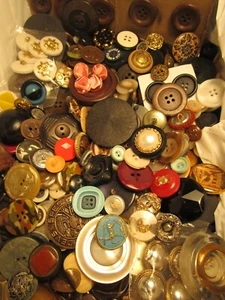 Five (5+) POUNDS of BUTTONS ~ Vintage to Modern ~ Lovely Mix - $8 Shipping - Picture 1 of 17