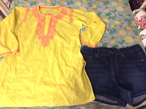 Women's Sz M Tunic Top + Sz 12 Denim Shorts Vacation Sheer Coverup Outfit Casual - Picture 1 of 11