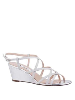 Женские серебристые блестящие босоножки NINA New York Bibiana с открытым носком на танкетке 5 M - Изображение 1 из 2