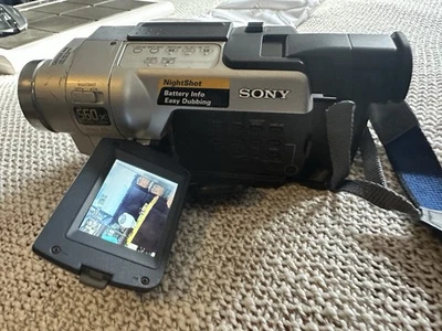 Sony Handycam Vision CCD-TRV118 Digital8 Camcorder Parts Error - Image 1 of 4