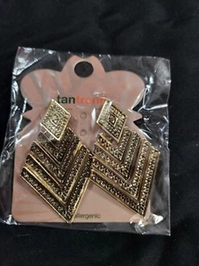 New Pierced Dangle Gold Tone Earrings. Mint Condition. Never Opened. Unsigned - Picture 1 of 1