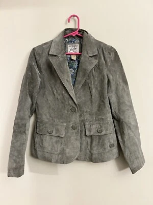 Chaqueta con cuello de gamuza verde salvia talla S con volantes talla S Foto 1 de 4