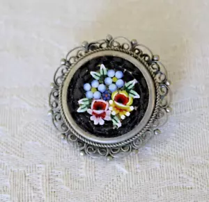 Spilla/Spilla Nero Micro Mosaico Tono Argento Delicata Cornice Scorrevole Tono Argento - Foto 1 di 4