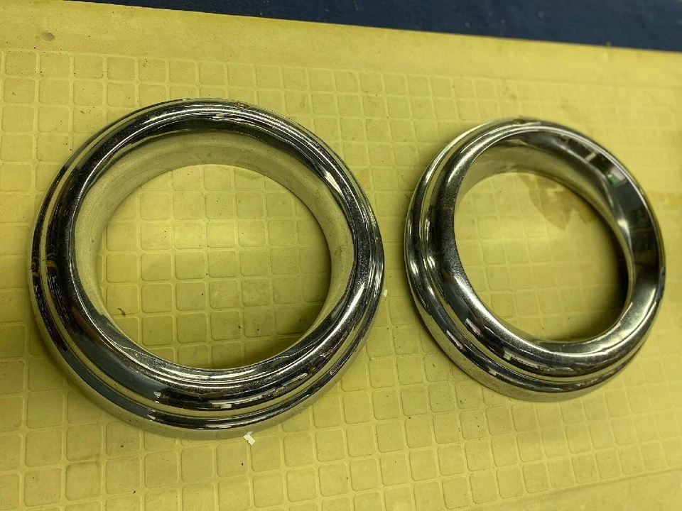 Original mercedes w188 300s, 300sc headlight rings bezel. Excellent condition - Image 1 of 1