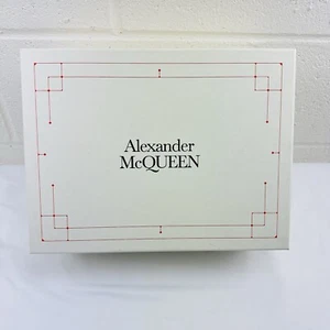 Alexander McQueen Leerkarton 13x10x5, Packpapier + Pflegekarte, original - Bild 1 von 11