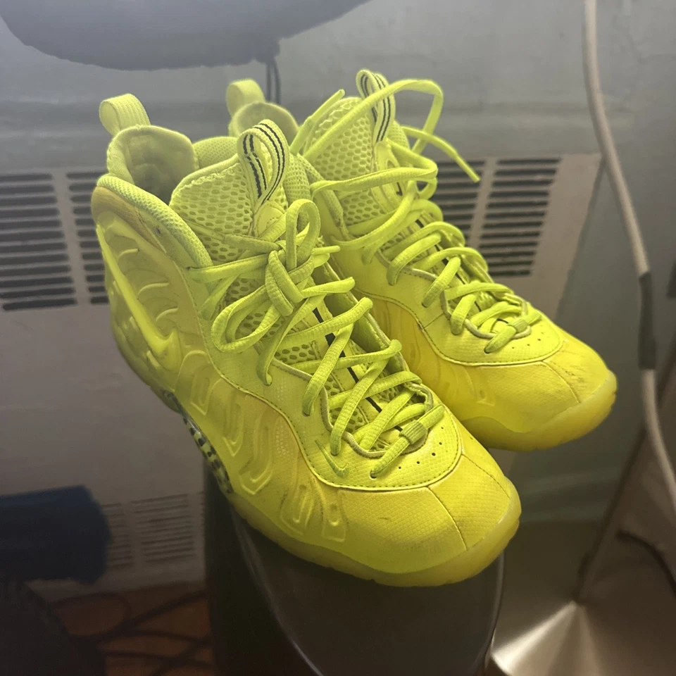 Tênis de basquete Nike Air Foamposite Kids 4Y Pro Volt verde neon/amarelo - Imagem 1 de 4