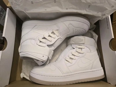 Nike Wmns Air Jordan 1 Nova XX White AV4052-100  Women's 7.5 - EXCELLENT!! - Image 1 of 4