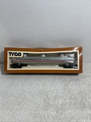 Tyco 62’ Triple Dome Tank Car Oil Tanker Gulf 357 B HO Scale - Image 1 of 4