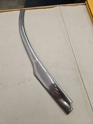 Dodge Royal 1955 moldura de cinturón trasero derecho Foto 1 de 4