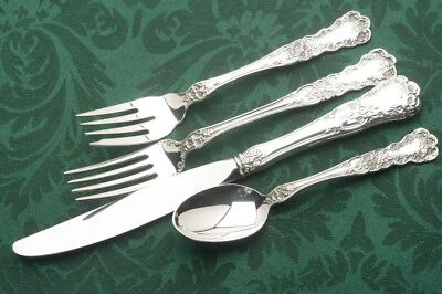 Buttercup de Gorham Plata de Ley 4 Piezas TALLA DE LUGAR Ajuste de lugar Foto 1 de 2