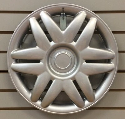 NEW 2000 2001 TOYOTA CAMRY 15" Silver Hubcap Wheelcover - Image 1 of 2