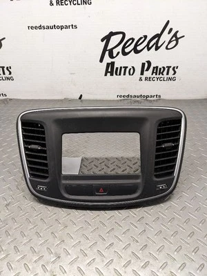 Chrysler 200 GPS Navegación Radio Bisel Consola Central Tablero Borde 1165004 Foto 1 de 4