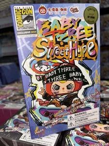 Baby Three "Street Hype" Blue Box Vinyl Plüsch SDCC 2025 Exclusive LE 2000 - Bild 1 von 4
