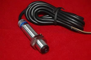 20PCS E3F1-DS5P1 Dissfuse photoelectric switch Sensor PNP NO 6-36V DC M12X1 - Picture 1 of 3