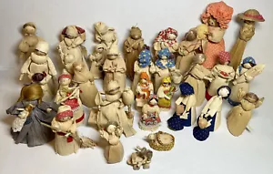 27 Vintage Corn Husk Folk Art Dolls Various Sizes + 1 Straw? Pine Needle? Doll - Picture 1 of 12