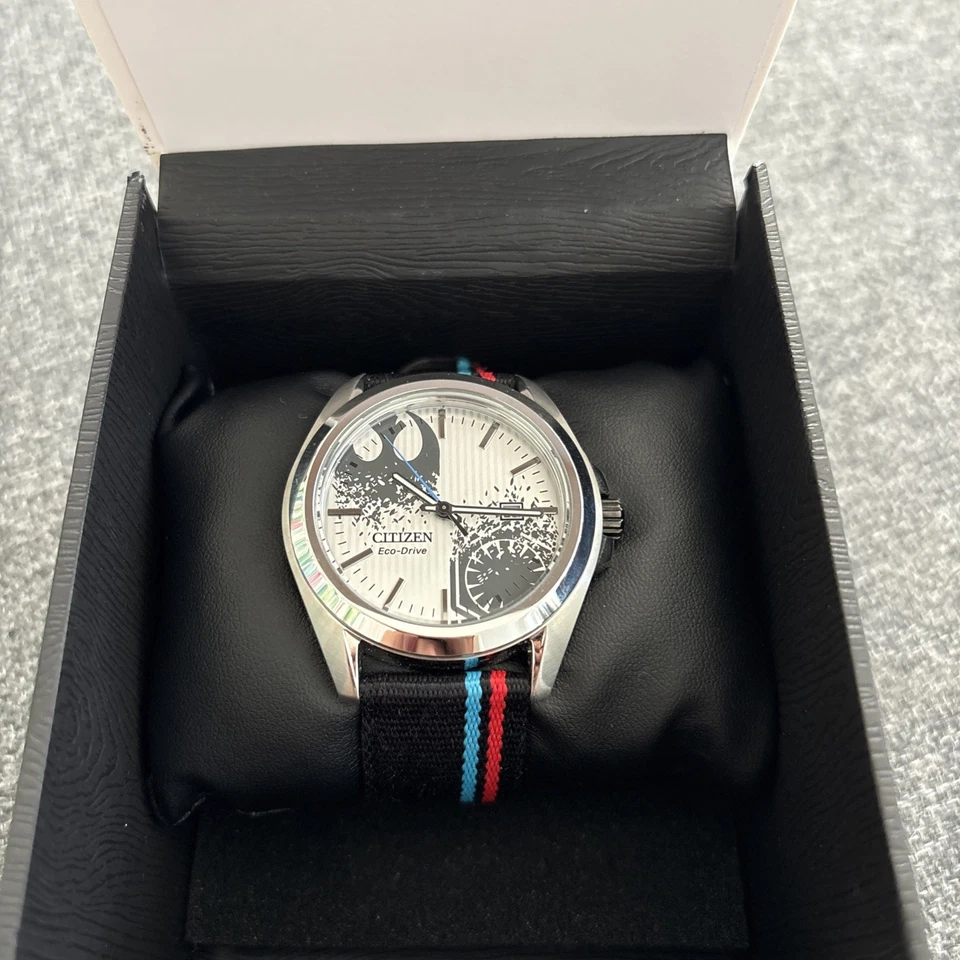 Star Wars Secuela Battle Citizen Eco-Drive AW1438-33W Foto 1 de 2