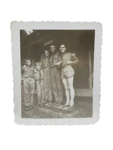 Vintage Antik Foto kleiner Schnappschuss Pfadfinder Uniform kurze Shorts - Bild 1 von 4