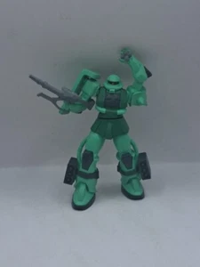 Minifigura Gundam Mobile Suit Zaku II MS-06F-2 escala 1/400 selección 5 Bandai HG - Imagen 1 de 2
